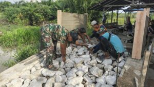 Semangat Gotong Royong di HST: TNI dan Warga Bangun Empat Jembatan Meski Hari Libur, Target Percepat Akses Warga
