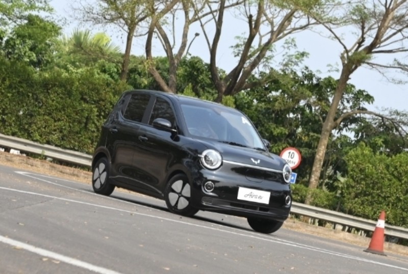 First Impression Wuling Aira EV: City Car Listrik RWD, Jarak Tempuh 300 Km, Harga Bersaing?