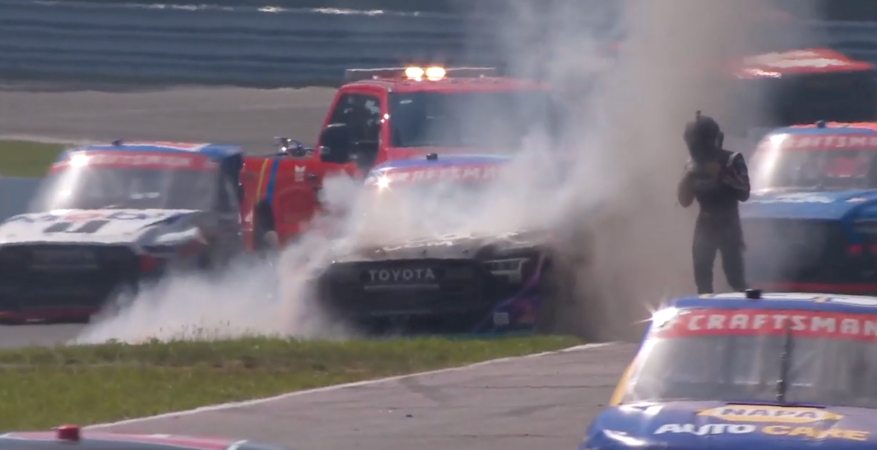 Insiden Kebakaran Mengerikan di NASCAR Truck Series, Pembalap Thomas Annunziata Dilarikan ke Rumah Sakit