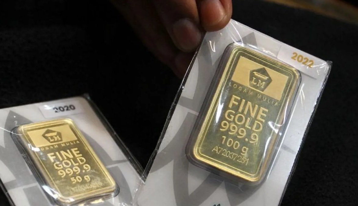 Harga Emas Antam Kembali Turun Rp20.000 per Gram, Buyback Tersungkur ke Level Rp2,352 Juta
