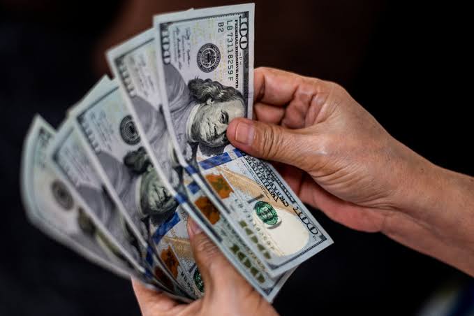 Rupiah Tembus Rp18.000 per Dolar AS di Awal Pekan, Cek Kurs Terbaru BCA, Mandiri, dan BNI