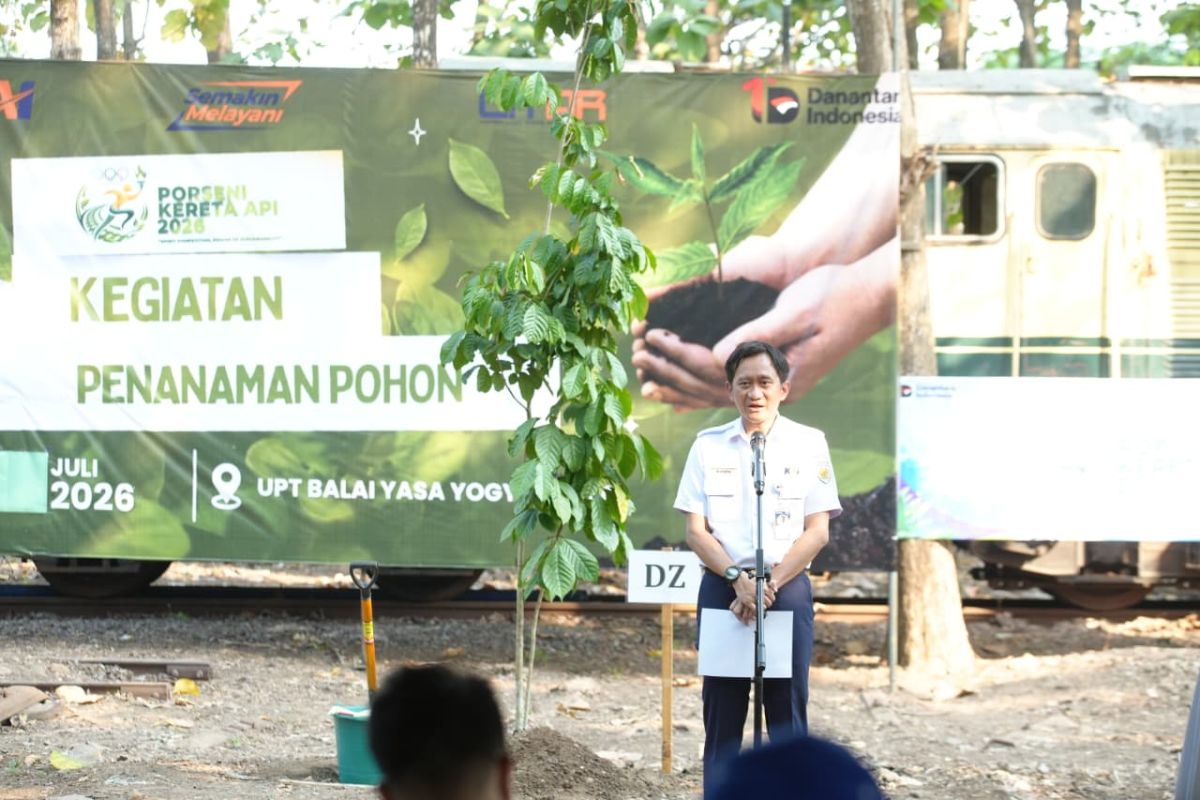 KAI Tanam 99.785 Pohon Hingga Juli 2026, Targetkan Netralitas Karbon Lewat PLTS dan B50
