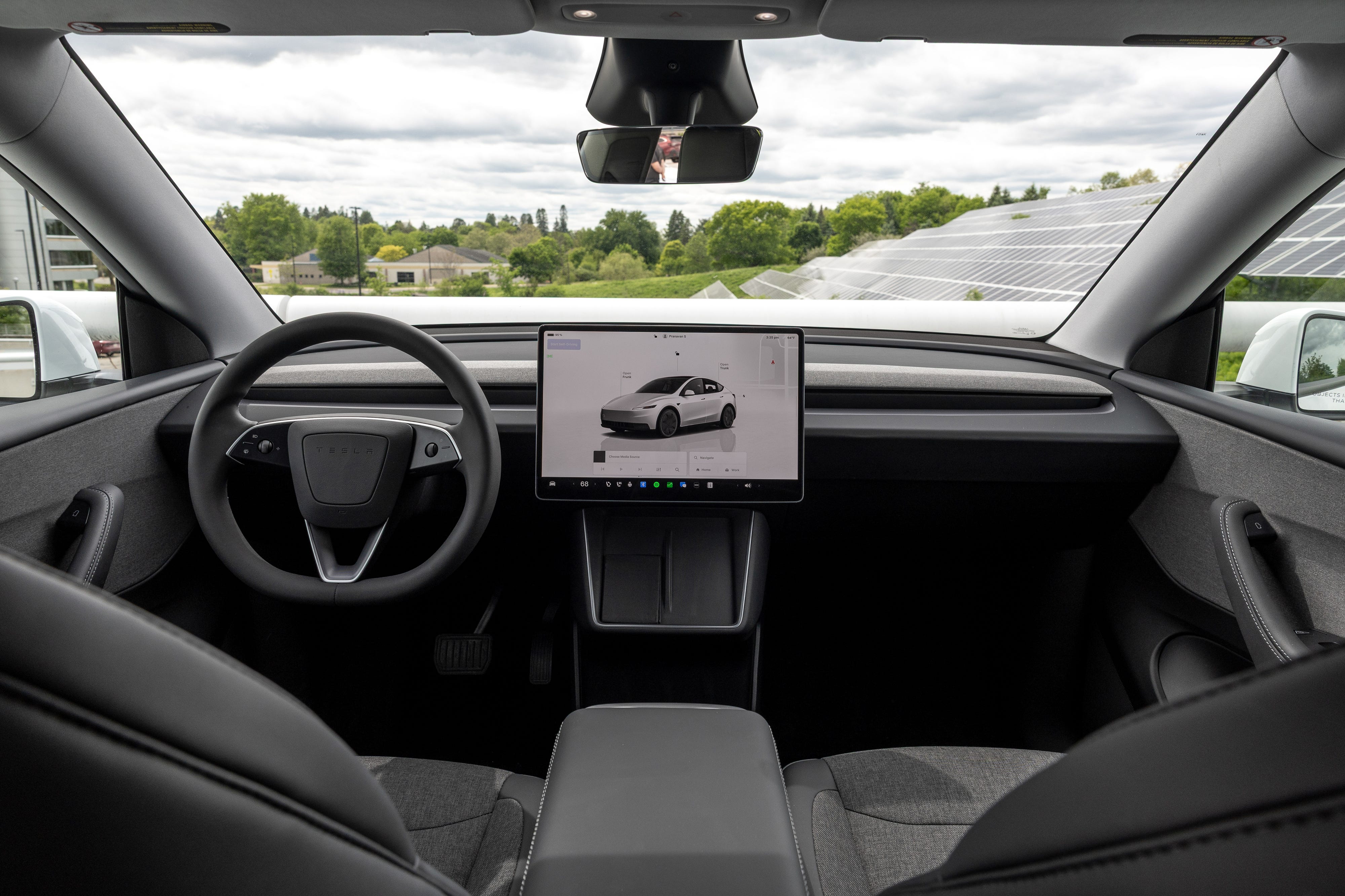Foto Interior Tesla Model Y 2026 Bocor, Tampilan Dasbor dan Layar Sentuh Terbaru Terlihat