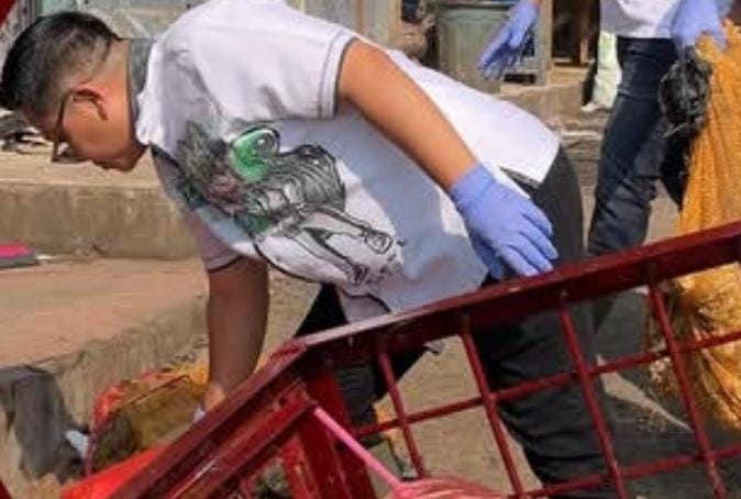 Direktur Perumda Pasar Tohaga Ajak Pengunjung Pasar Tradisional di Kabupaten Bogor Jaga Kebersihan Sampah