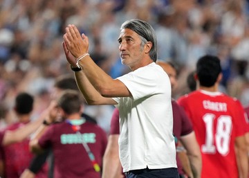 Pelatih Swiss Murat Yakin Sesalkan Kartu Merah Breel Embolo: Kami Lawan Argentina, Wasit, dan VAR