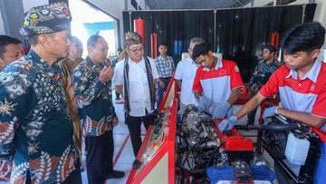 TMMIN Donasikan Mesin 2TR dan 2GD ke SMK di Lombok, Bukan Sekadar Mesin Bekas