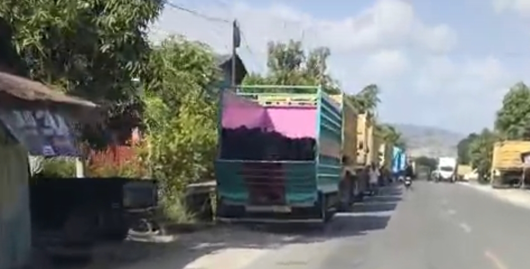 Antrean Solar di SPBU Sidrap Dipenuhi Truk Bertangki Modifikasi, Warga Minta Polisi Turun Tangan