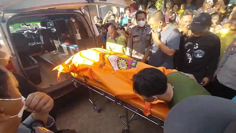 Polisi Gali Motif Pembunuhan di Nganjuk, Jasad Pria Terkubur di Halaman Rumah