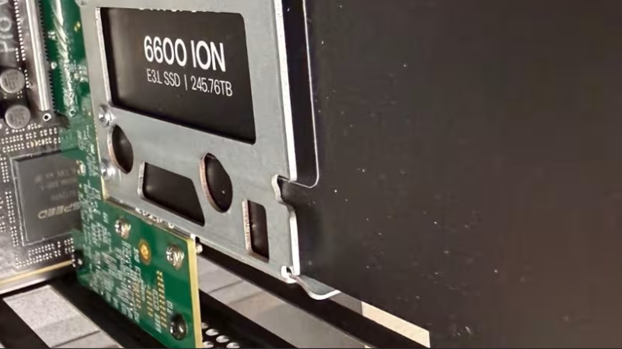 SSD 245,76 TB Micron 6600 ION Pakai RAM 64 GB, Performa Tulis Acak Tiga Kali Lipat Rival