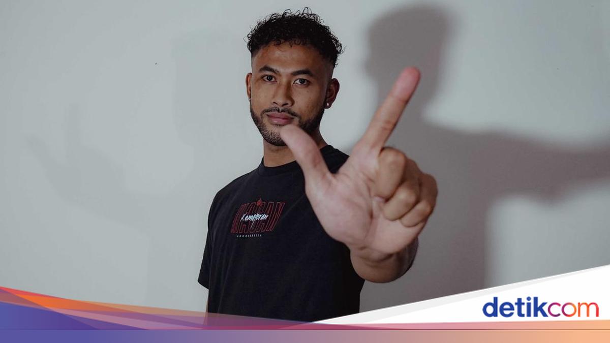 Aqil Savik Resmi Perkuat Persija, Kiper Asli Bandung Itu Akui Sempat Berdiskusi dengan Keluarga Sebelum Menyeberang ke Rival Abadi