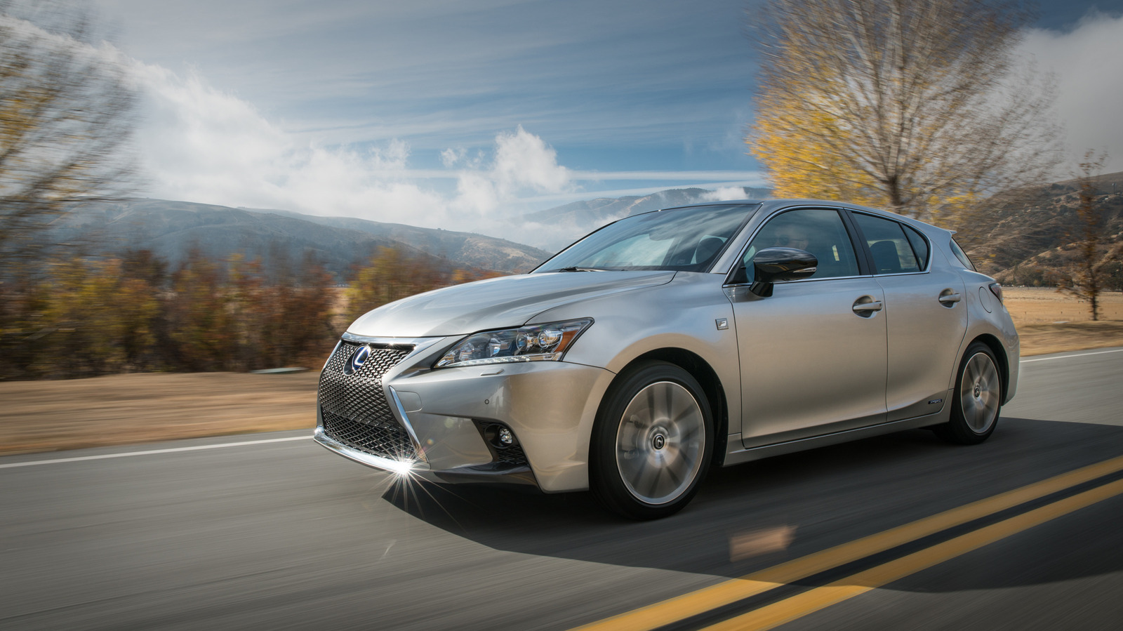 Lexus CT 200h F Sport: Pilihan Hybrid Mewah untuk Pengendara yang Bosan dengan Prius