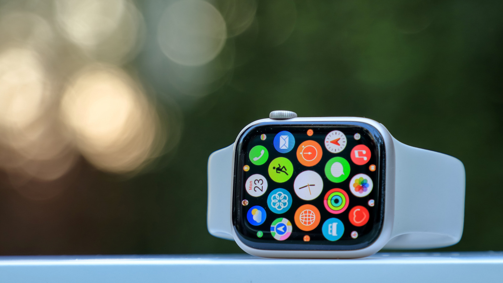 8 Aksesoris Apple Watch Paling Berguna Menurut Pengguna Setia