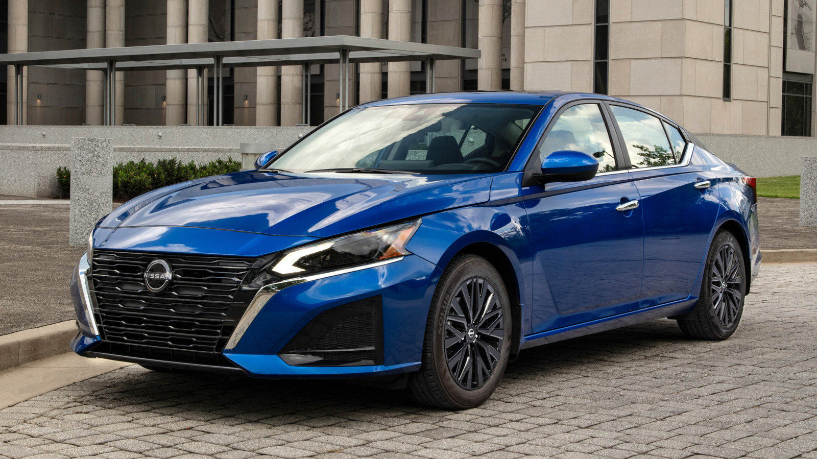 Nissan Altima Akhirnya Hentikan Produksi Setelah 34 Tahun, Pasar Sedan Makin Menyusut