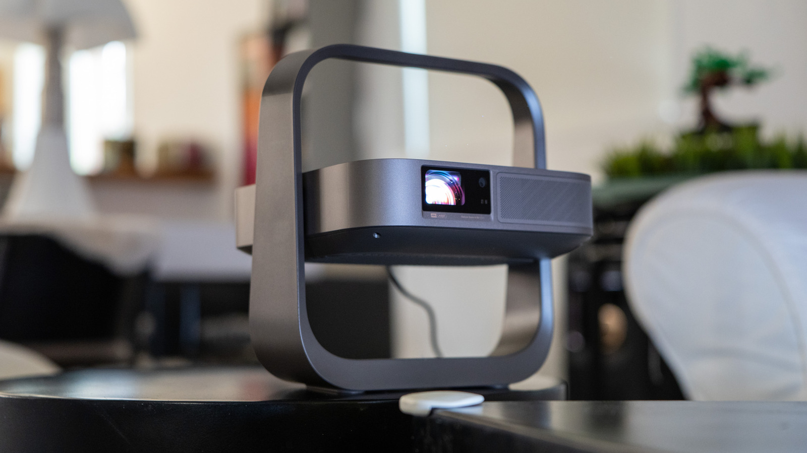 Review XGIMI Elfin Flip 4K: Proyektor Laser Portabel dengan Kualitas Gambar Tajam dan Harga Rp 16,5 Juta
