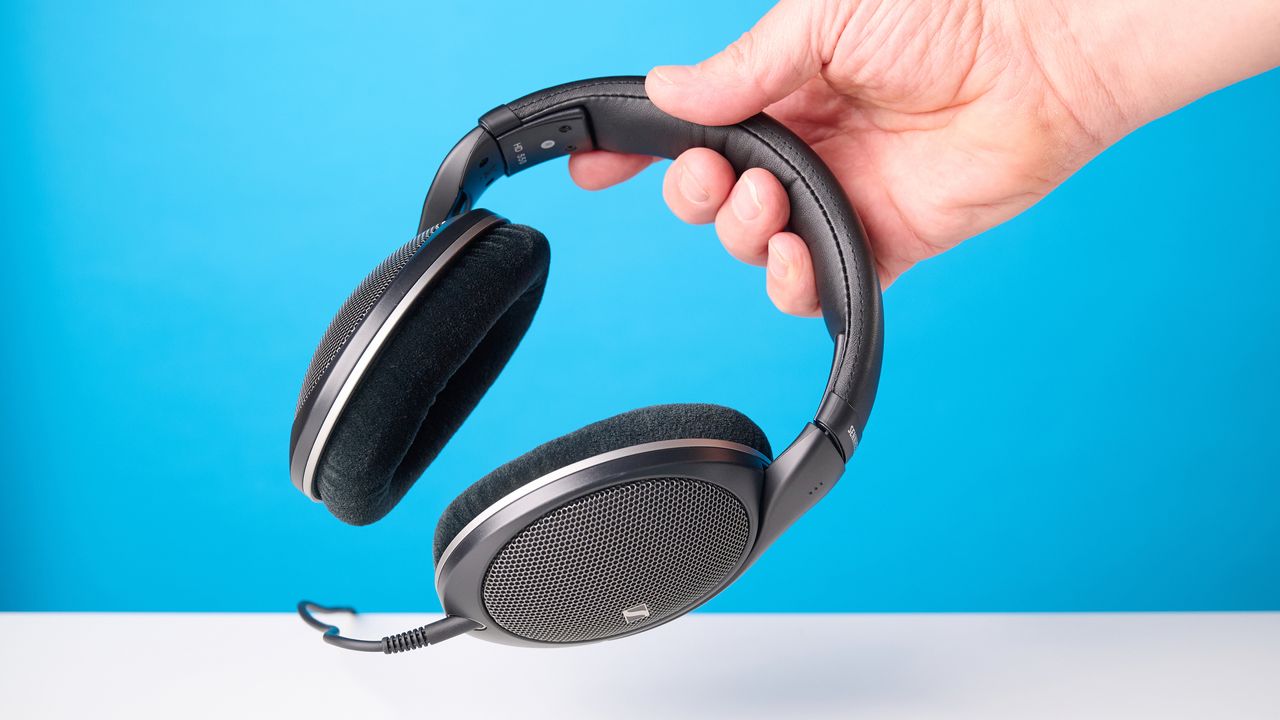 Review Sennheiser HD 550: Headphone Open-Back Rp 3 Juta dengan Suara Paling Natural di Kelasnya