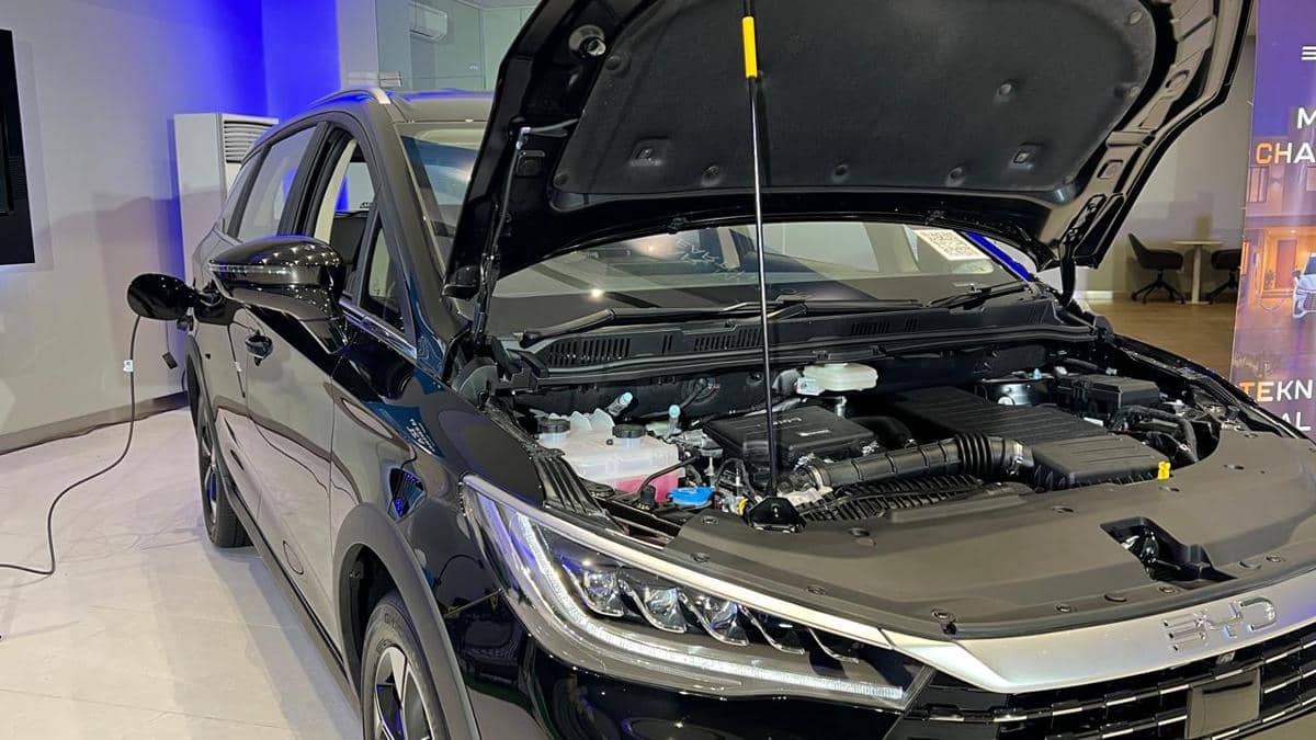 Test Drive BYD M6 DM PHEV di Jawa Barat: 151 Km Hanya Habiskan 2 Liter Bensin