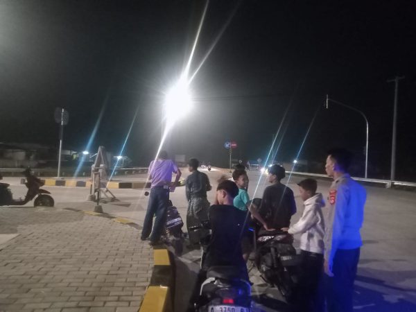 Personil Polsek Cikulur Polres Lebak Rutin Patroli Dialogis Malam Hari, Sasar Pertokoan hingga Antisipasi Balap Liar