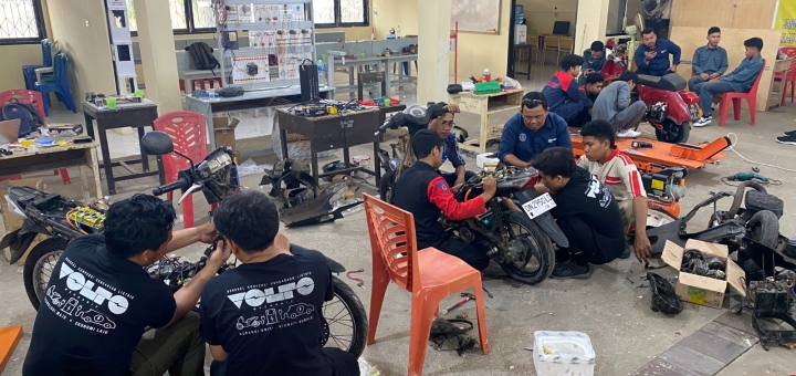 PLN Latih Pelajar SMKN 2 Luwuk Jadi Teknisi Konversi Motor Listrik, Siapkan SDM Ekonomi Hijau