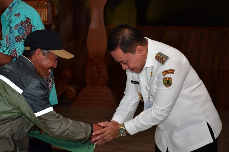 BLT DBHCHT Disalurkan ke 500 Buruh Tani Tembakau di Pekalongan, Masing-Masing Terima Rp600 Ribu