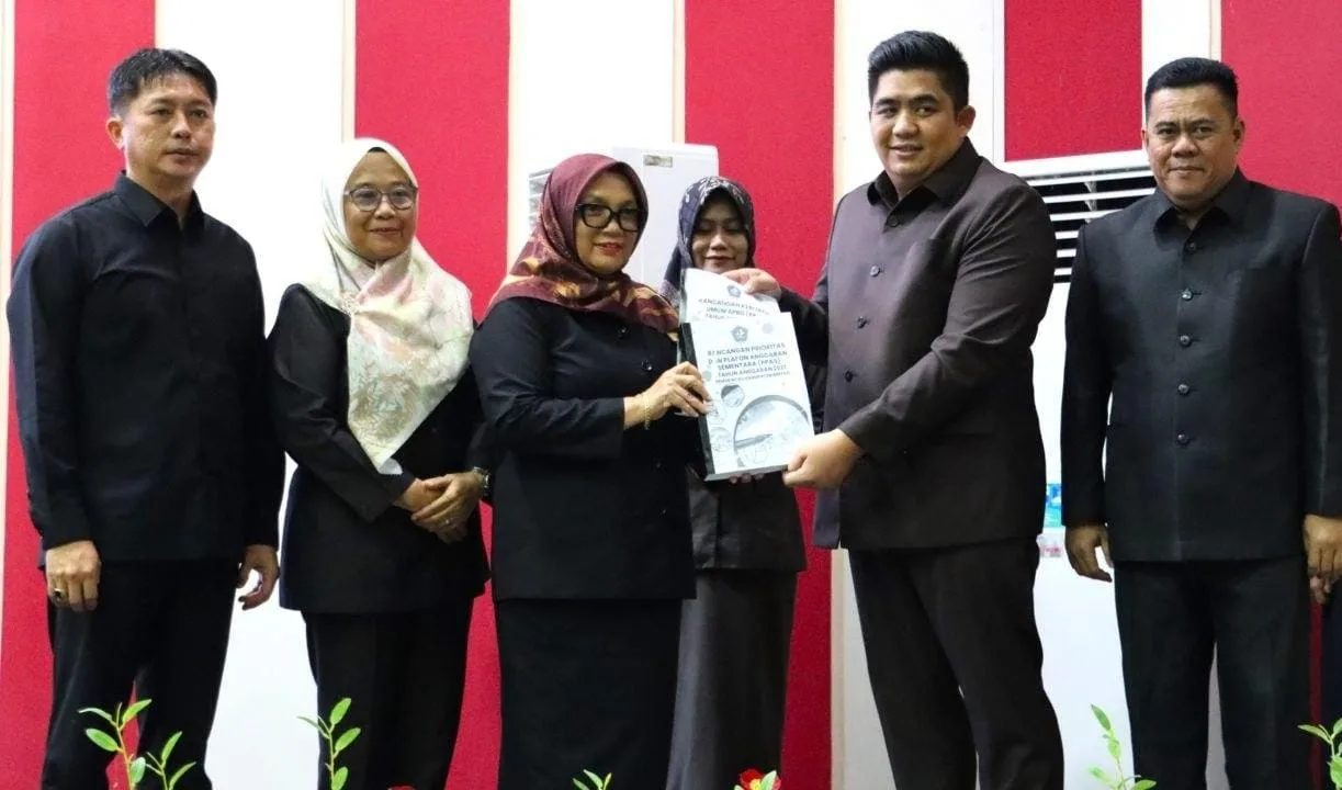 Target Pendapatan Bintan 2027 Ditetapkan Rp 992,8 Miliar, Bupati Roby Kurniawan Serahkan KUA PPAS ke DPRD