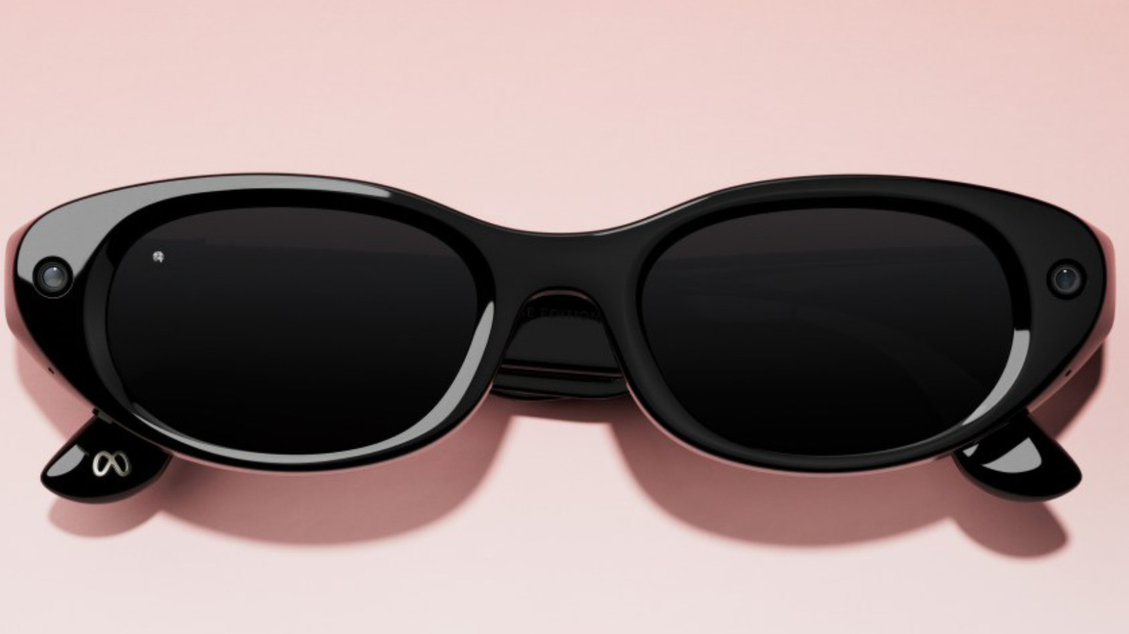 Aktivis Protes Meta Glasses dengan Iklan Palsu di Halte Bus London, Sindir Pengawasan Massal