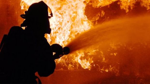 TPA Cipayung Depok Terbakar Hebat, Empat Unit Damkar dan 16 Personel Dikerahkan Padamkan Api