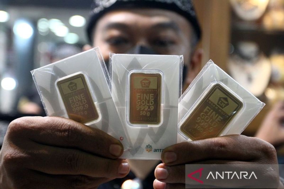 Harga Emas Antam di Jakarta Turun Rp27.000 per Gram, Buyback Ikut Terkoreksi