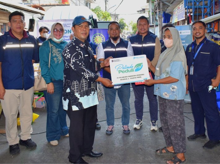 Pelindo Regional 2 Tanjung Priok Periksa TBC Gratis 125 Warga Kalibaru, Santuni 100 Anak Yatim