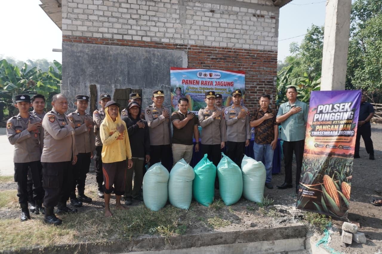 Polres Mojokerto Bantu Serap 4 Ton Jagung Petani ke Bulog, Harga di Tingkat Lahan Terjaga