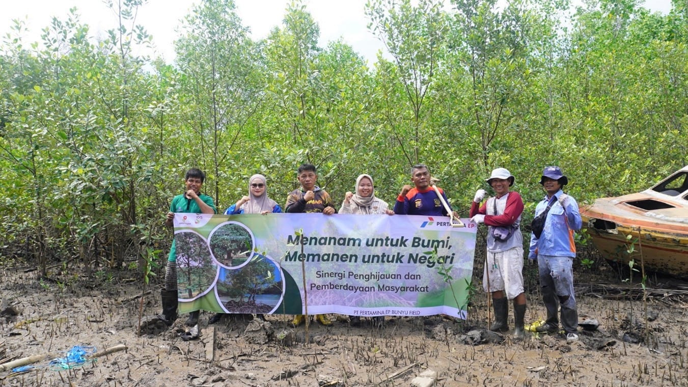 Tanam 1.000 Bibit Mangrove dan Durian, Pertamina EP Bunyu Padukan Konservasi dan Ekonomi Warga