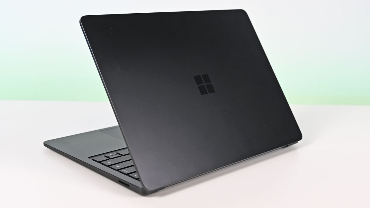 Surface Laptop 8 Resmi Hadir, Jadi Satu-Satunya Laptop dengan Dukungan Haptic Canggih Windows 11