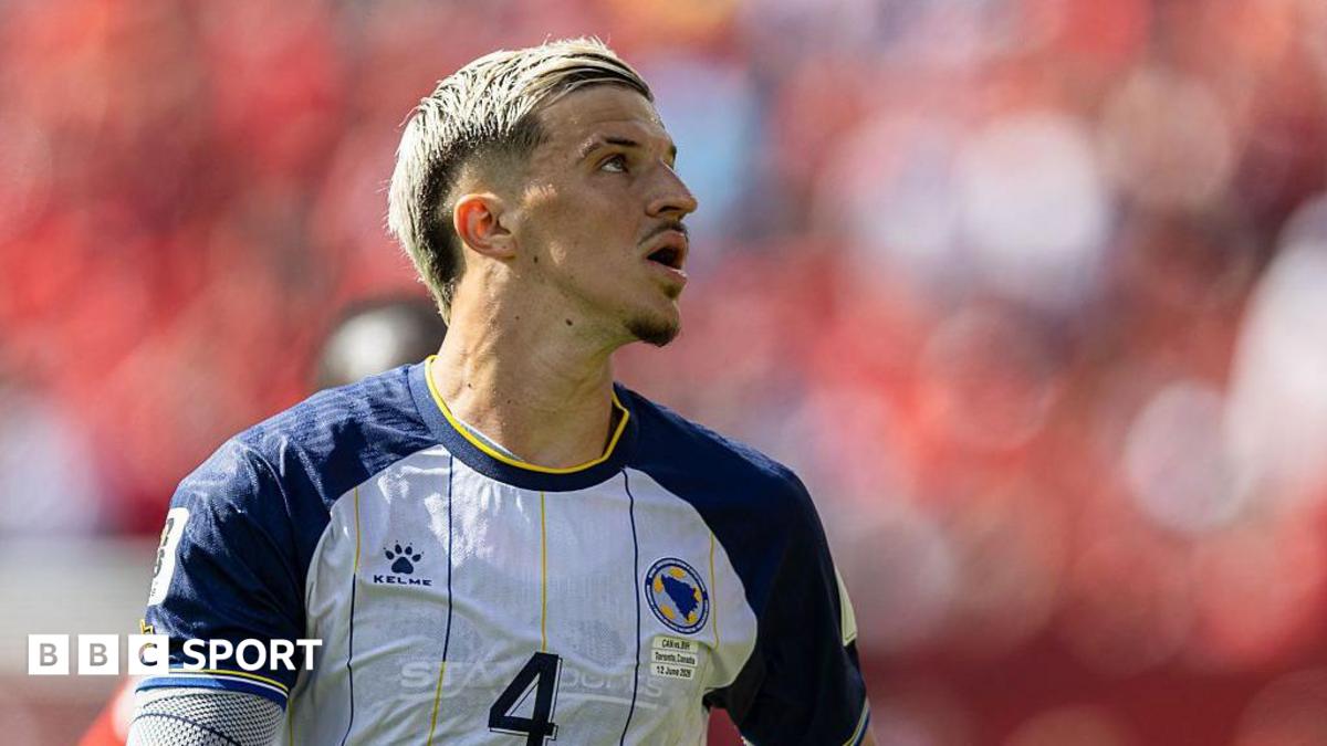 Leeds United Resmi Gaet Bek Timnas Bosnia Tarik Muharemovic dari Sassuolo dengan Mahar Rp 680 Miliar