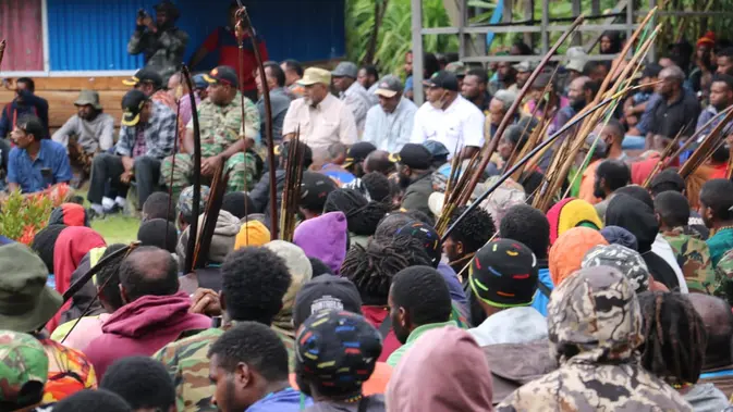 Bupati Jayawijaya Minta TNI-Polri Tertibkan Warga Bawa Sajam dan Alat Perang di Wamena