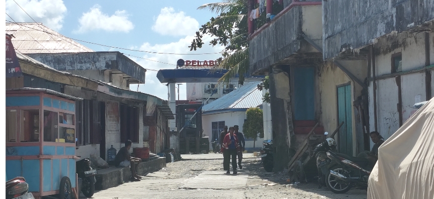 Warga Dobo Keluhkan Jalan Rusak di Pintu Masuk Pelabuhan Yossudarso, Pemkab Kepulauan Aru Didorong Segera Aspal