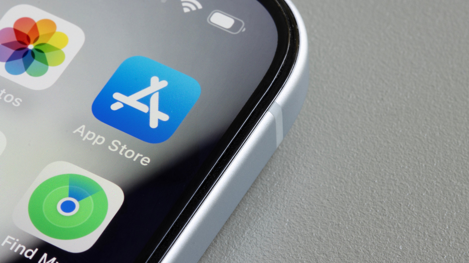 Apple dan Google Didesak Cabut 13 Aplikasi 'Nudify' dari App Store dan Play Store