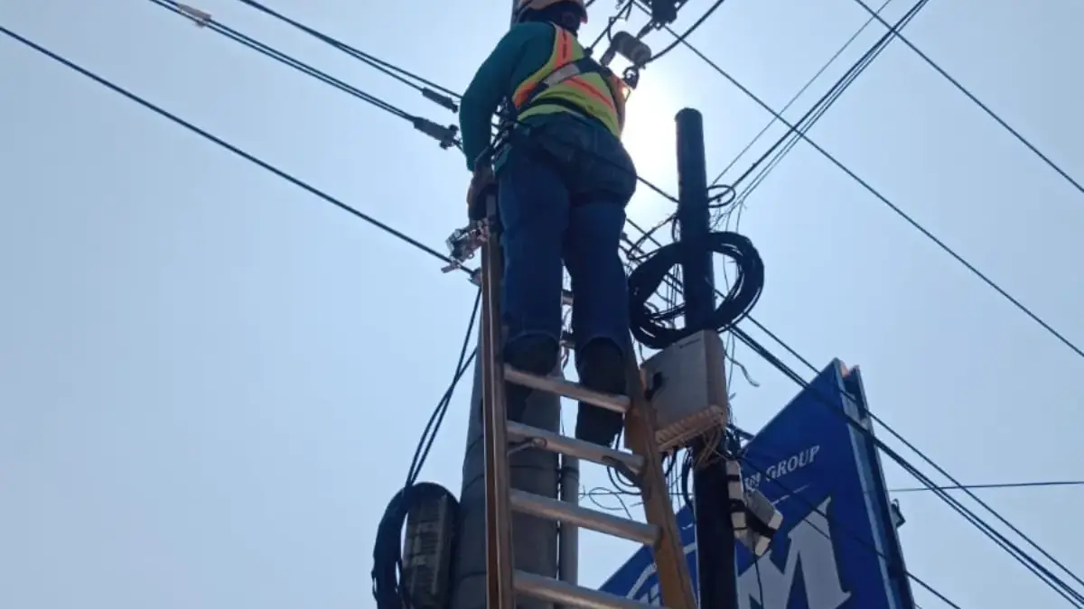 PLN Icon Plus Benahi Ratusan Kilometer Jaringan Fiber Optik di Karawang, Target Gangguan Nol Persen
