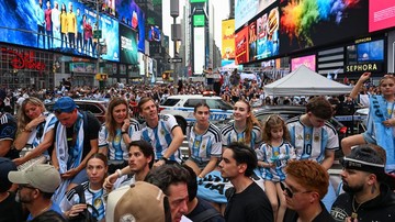 Suporter Argentina Padati Times Square, Lautan Biru Putih Sambut Final Piala Dunia 2026