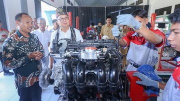 TMMIN Kirim Dua Mesin Mobil ke SMK di Lombok, Buka Akses Alat Praktik Industri Otomotif