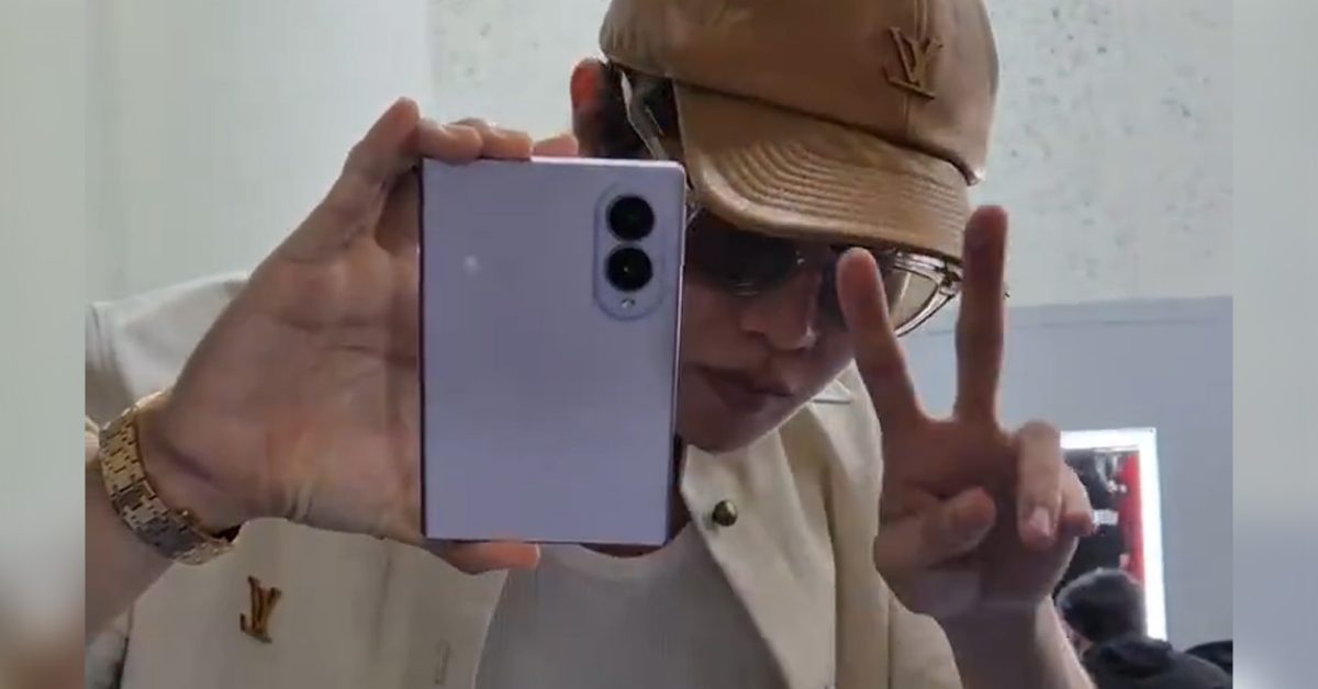 Galaxy Z Fold 8 Bentuk Lebar Bocor di Video J-Hope BTS, Begini Tampang Aslinya