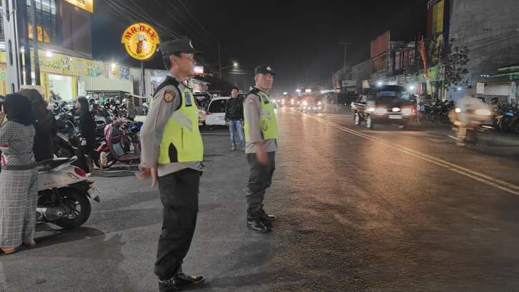 Polsek Kepahiang Terjunkan Personel Amankan Bazar UMKM dan Pasar Malam di Dusun Kepahiang, Situasi Kondusif hingga Pukul 23.00 WIB