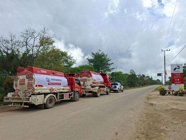 Pertamina Sumbagut Kerahkan 25 Mobil Tangki Tambahan, Distribusi BBM di Sumbar Kembali Normal Pasca Longsor