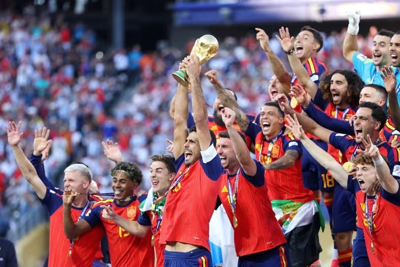 Donald Trump Intervensi Momen Rodri Angkat Trofi Piala Dunia 2026, Prosesi Sempat Tertunda