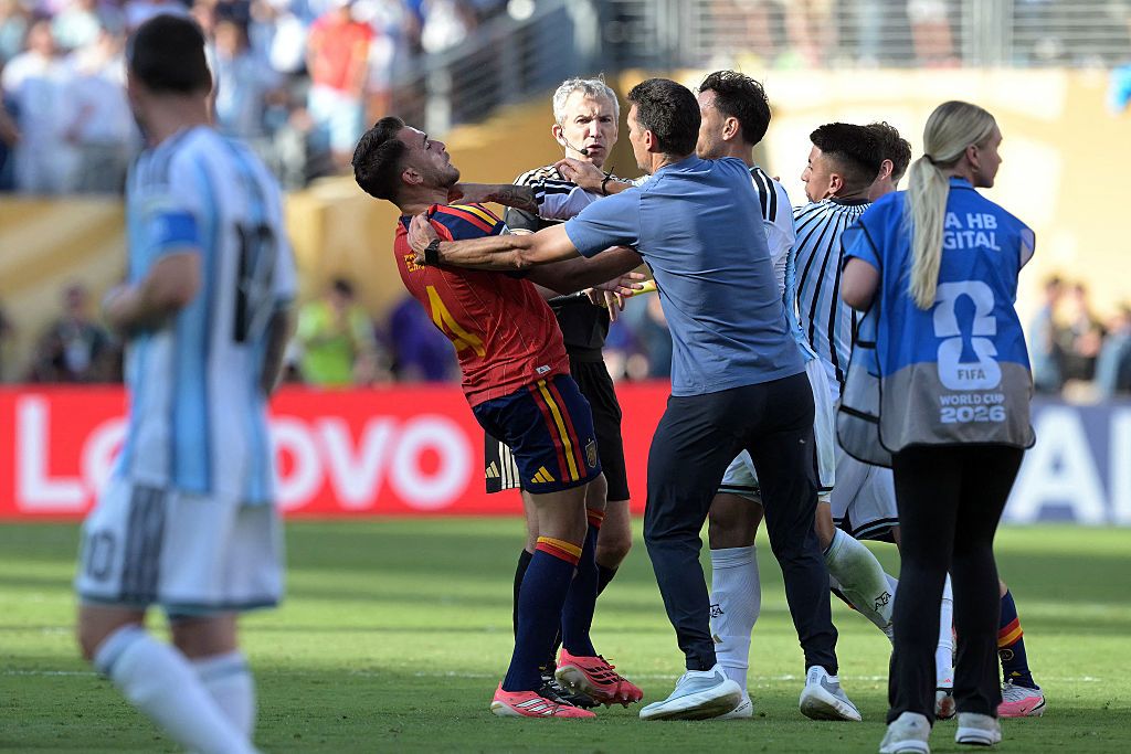 Insiden Mencekik Leandro Paredes Warnai Kekalahan Argentina di Final Piala Dunia 2026