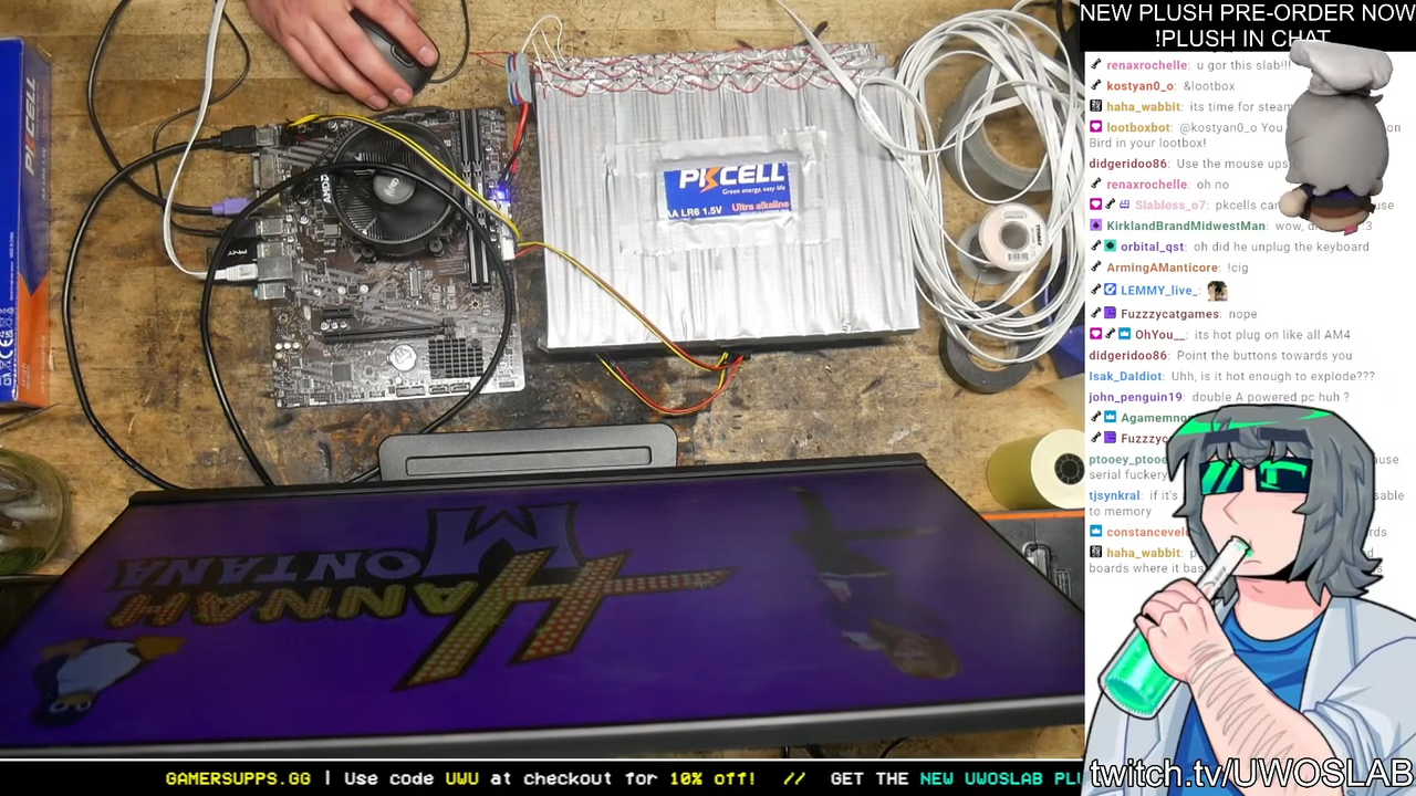PC Desktop Bertenaga 192 Baterai AA Berhasil Boot dan Stabil Main Game, Ini Buktinya