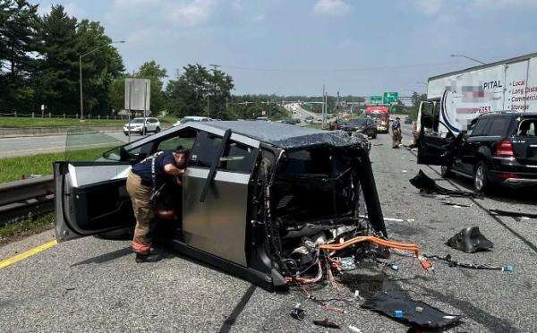 Tesla Cybertruck Terbelah Dua dalam Kecelakaan Beruntun di Maryland, 10 Orang Luka Ringan