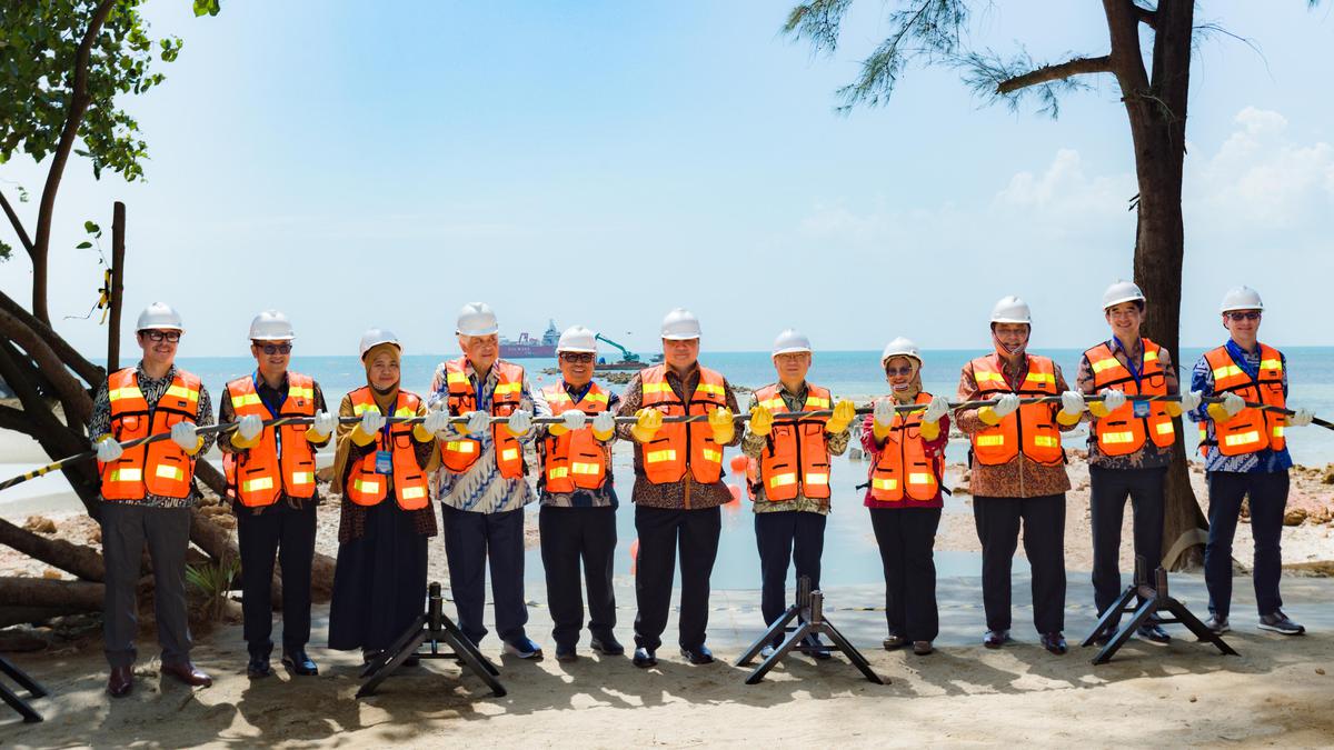Telkom Group Sukses Pendaratkan Kabel Laut 50 Km di Batam, Siap Perkuat Ekosistem AI dan Data Center Regional