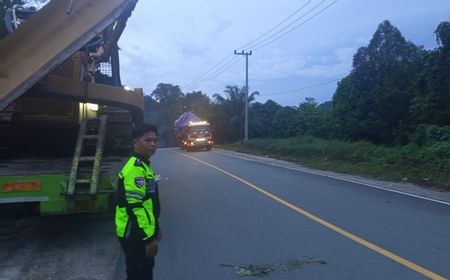 Hindari Truk Sawit Mogok, Truk Tangki BBM Pertamina Tergelincir di Poros Bulungan-Berau