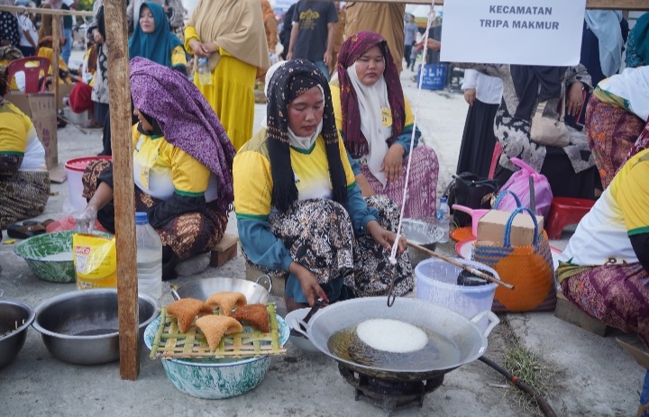188 Peserta dari 9 Kecamatan Ramaikan Festival Peh Karah di Nagan Raya, Bupati Sebut Kue Tradisional Itu Identitas dan Napas Budaya