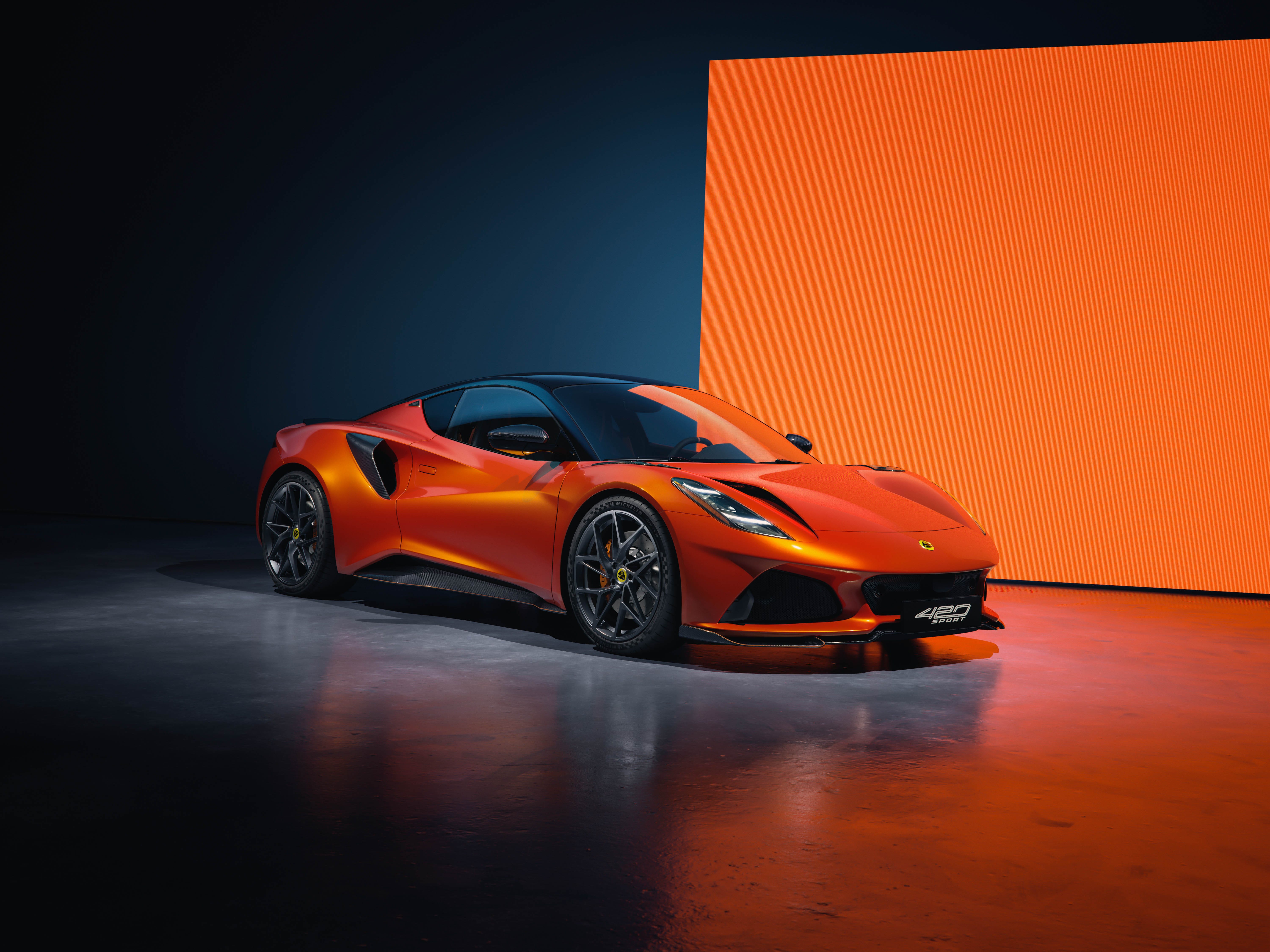 Galeri Foto Lotus Emira 420 Sport: Menilik Detail Sportscar Mid-Engine dari Setiap Sudut