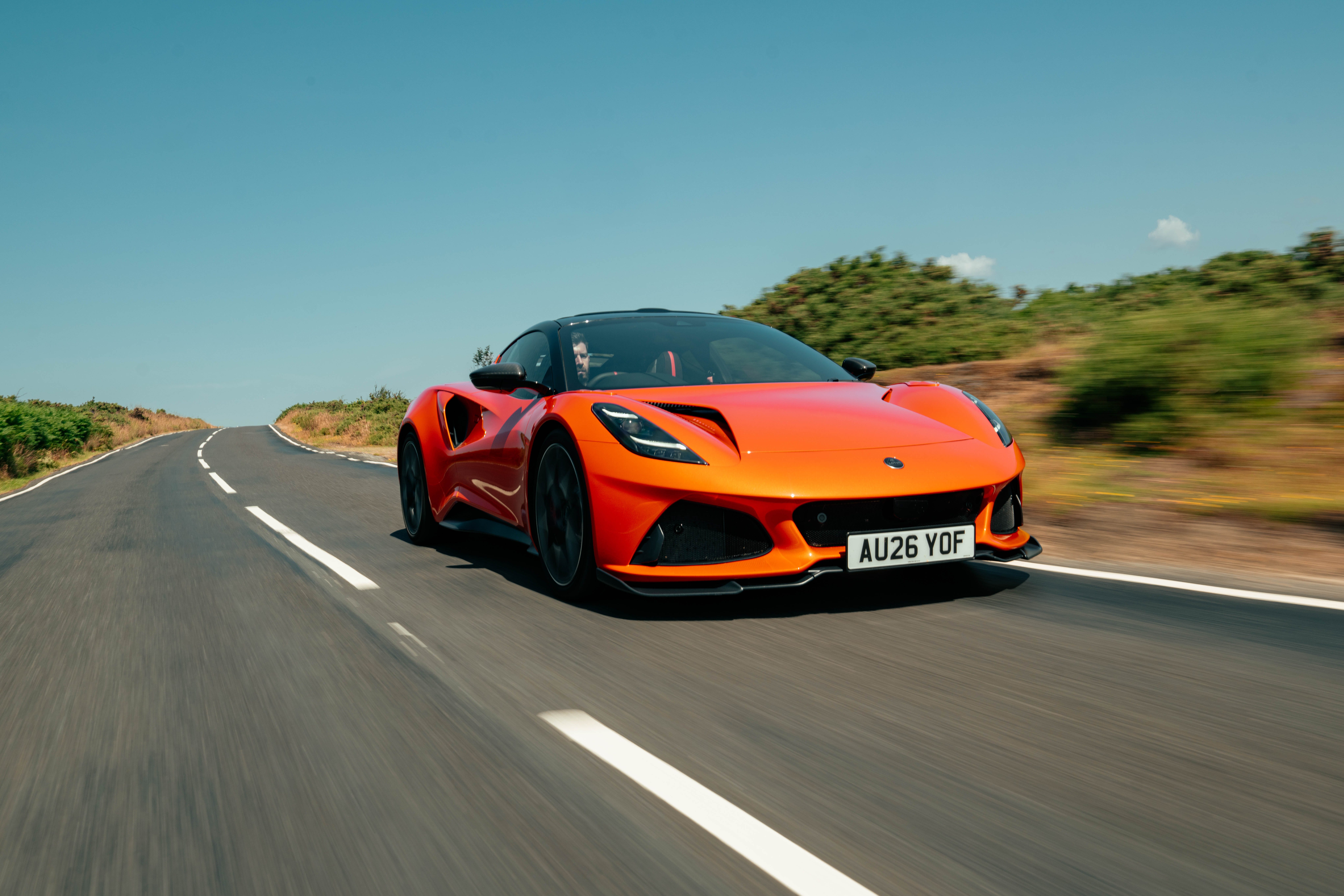 Lotus Emira 420 Sport Resmi Meluncur, Jadi Mobil Produksi 4 Silinder Paling Kencang